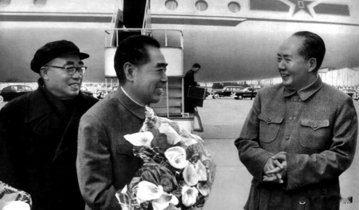 上世纪70年代的一天，几位老部下（曾经公开点过朱总司令的名）相约过来，想要当面向