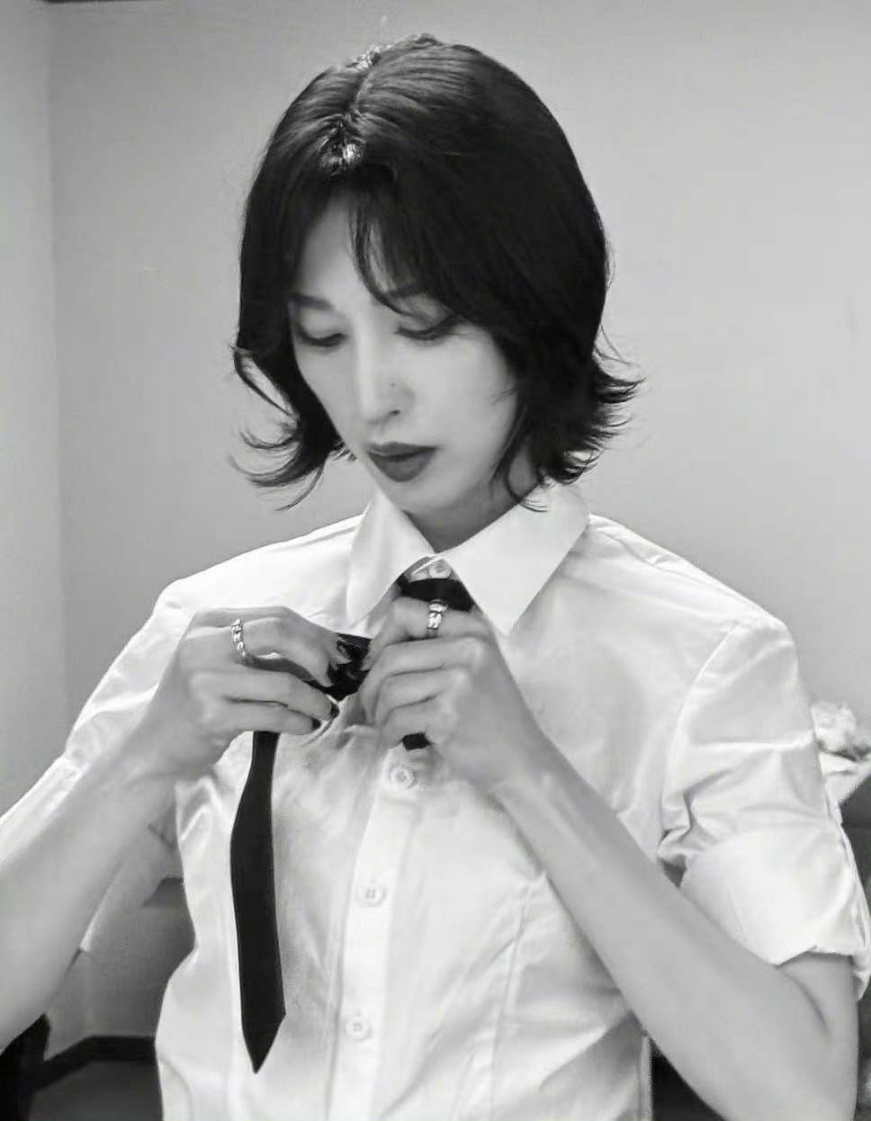 白日提灯首席嗑学家张俪 张俪：我戴这个眼镜就是来嗑细节糖的发现了热巴和陈飞宇都穿