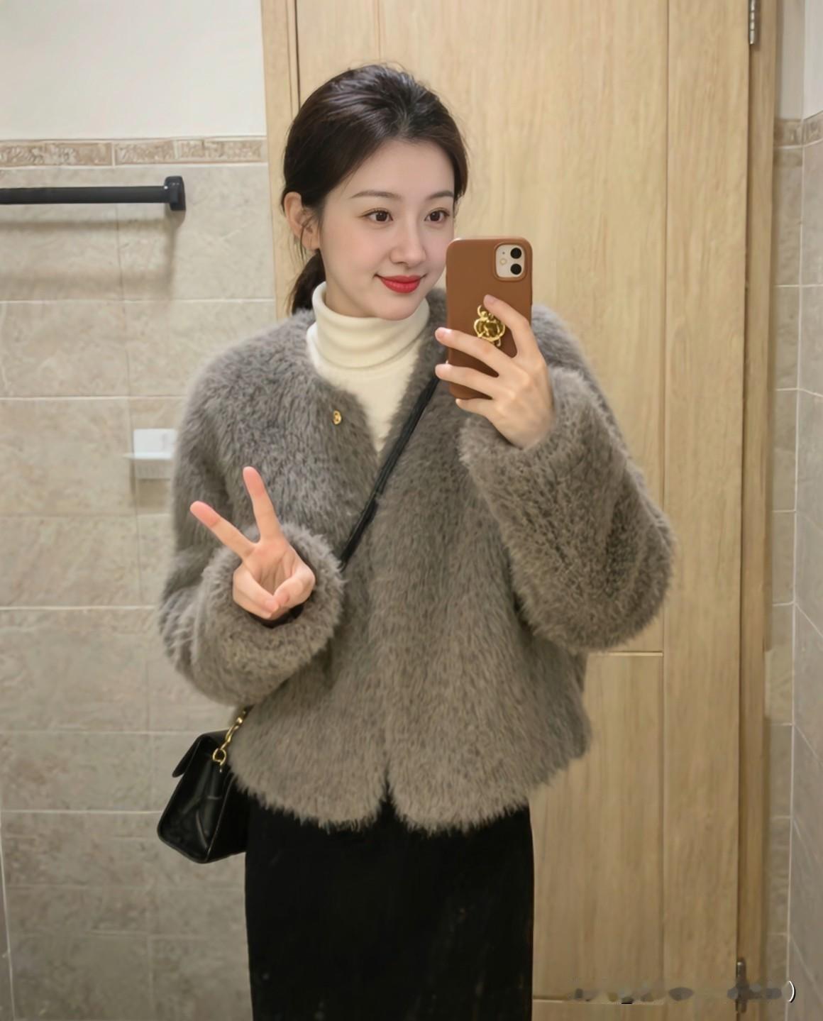 以前总觉得，
爱错了人是因为自己不够好，
或者运气不够好。
后来才慢慢明白，
真