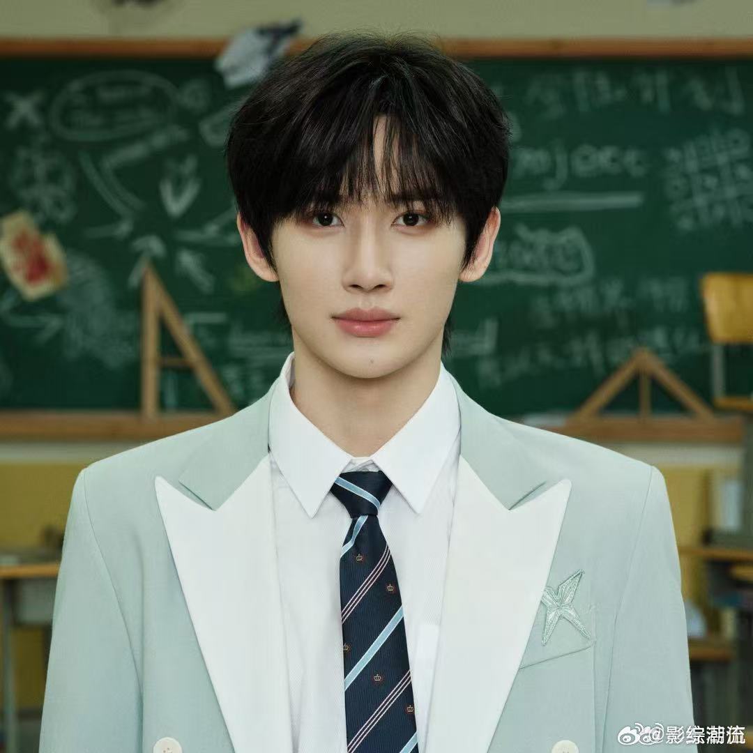 余宇涵什么族 TF家族 封建家族的梗彻底吹进sdfj，连本人都熟练接梗，余宇涵那