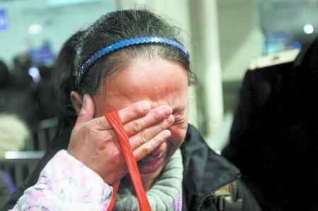 车站帮改签
近日，一段女子因琐事未赶上火车而当场崩溃大哭的视频在网络上迅速走红。