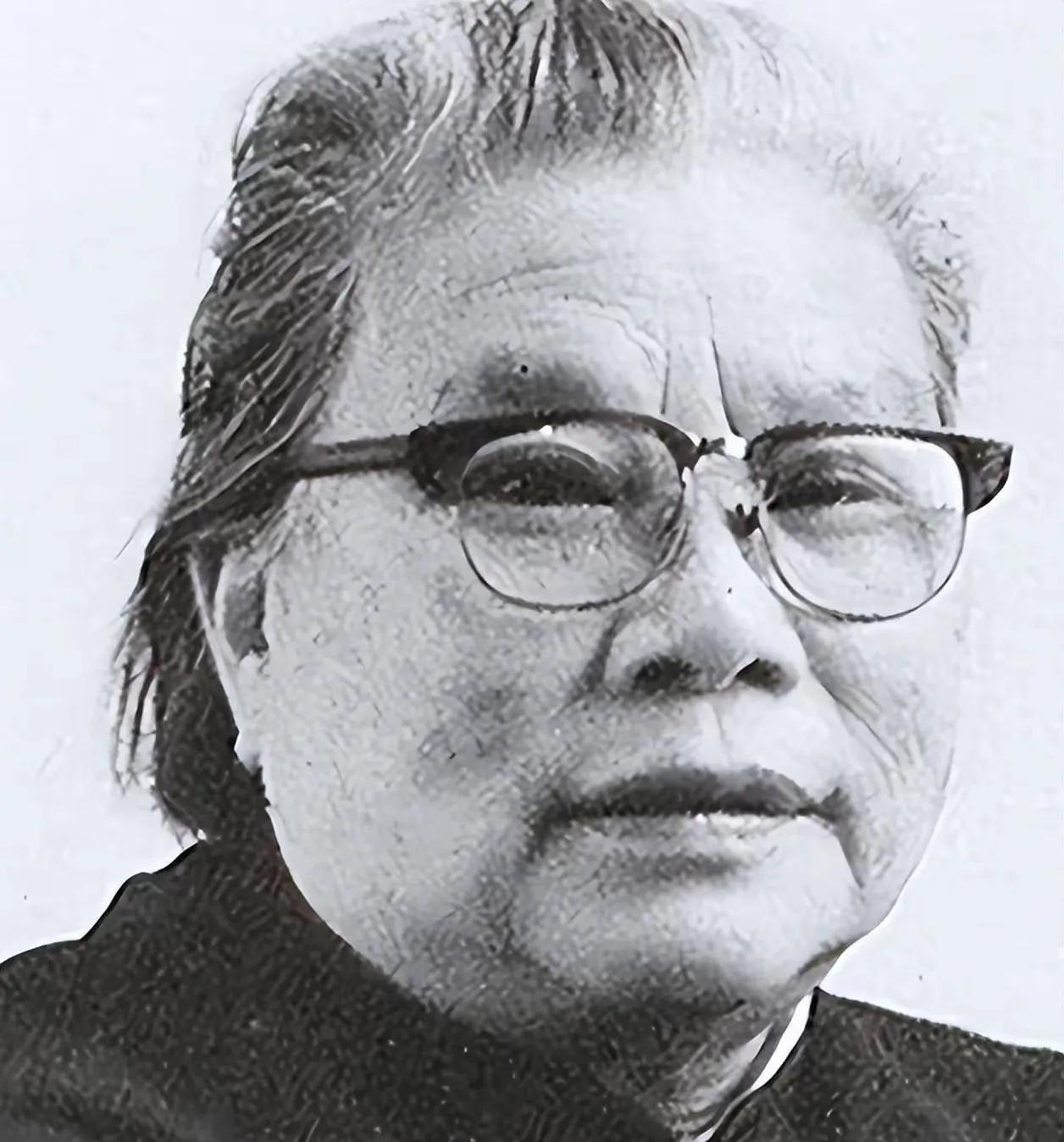 1934年春，红军即将开始长征时，朱德夫人康克清突然发现，原先在朱德身边担任贴身