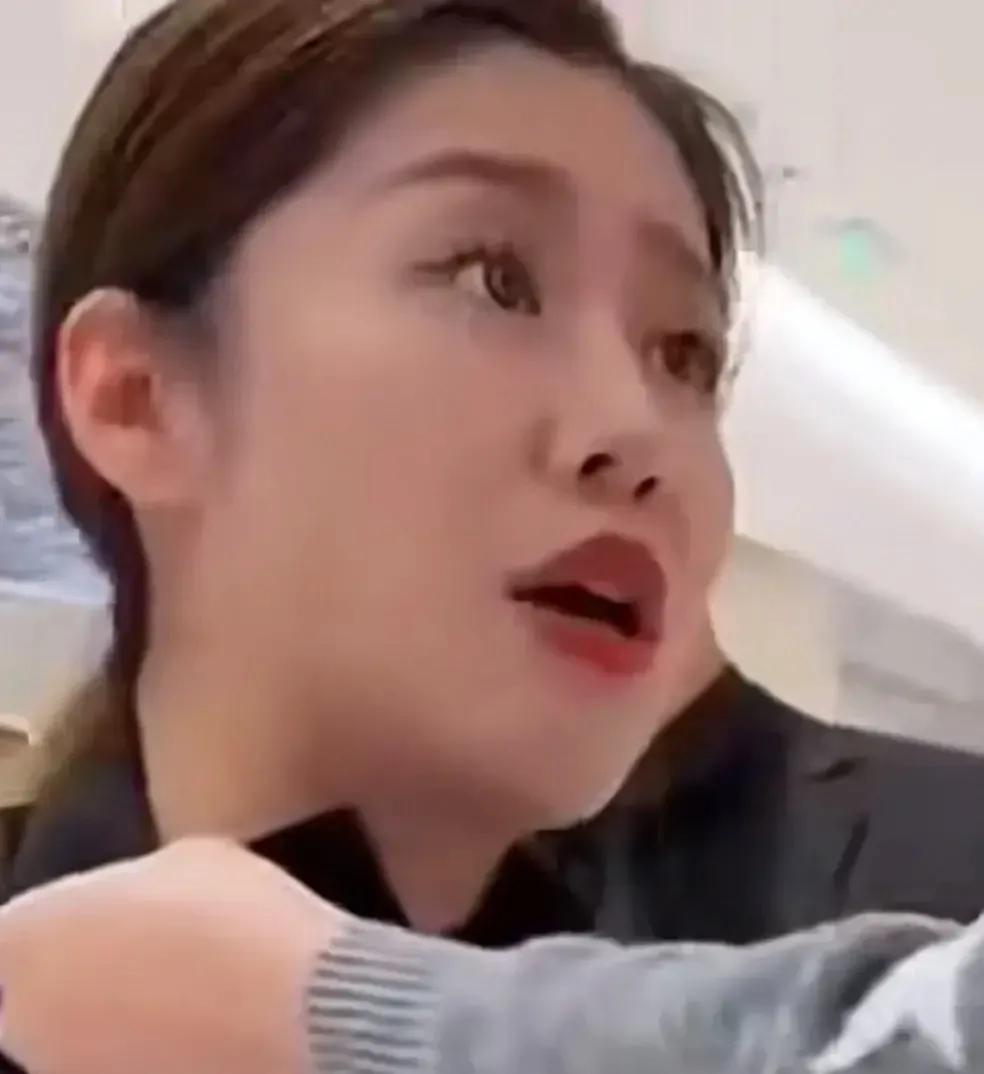 《各有特色，还是各有千秋？》
“应该是各有特色”，这句话放在不同的情境中，往往会