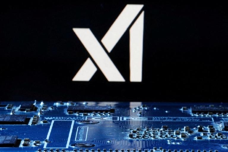 美国《纽约时报》调查记者卡雷鲁（John Carreyrou）等人周一提起诉讼，