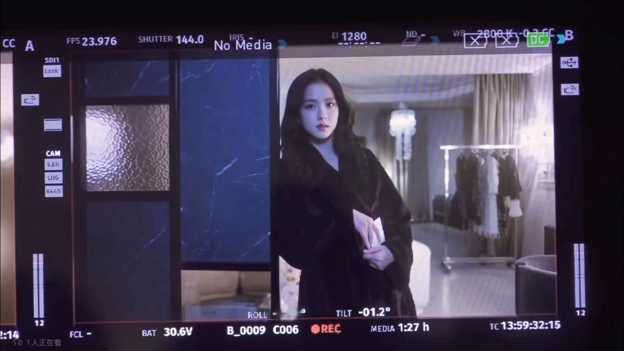 嗑颜bot 投稿 此女的颜值可以顶天立地 