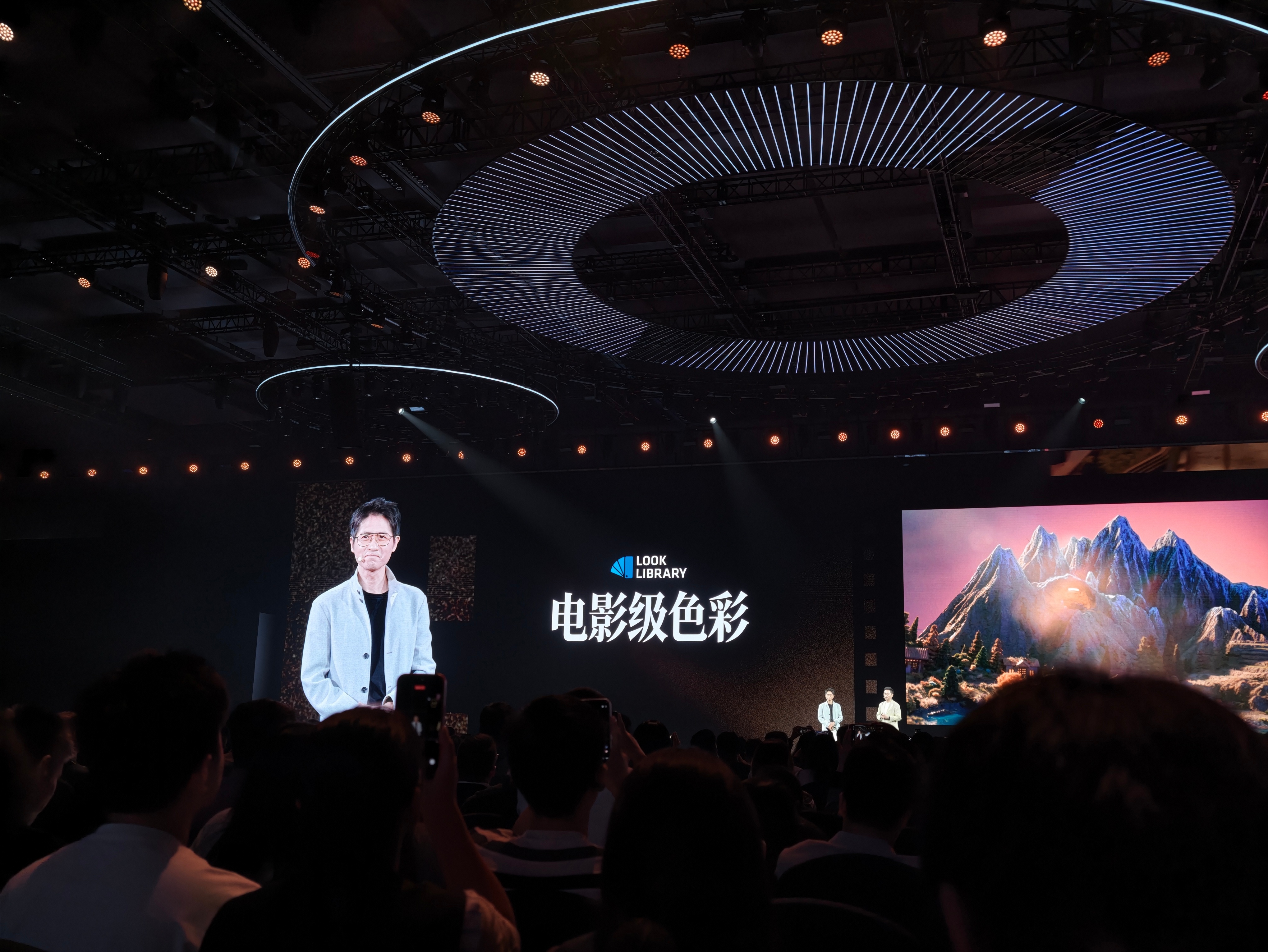韩寒好帅[心]荣耀Magic9荣耀Magic9ProMax年度夯机荣耀发布会 ​