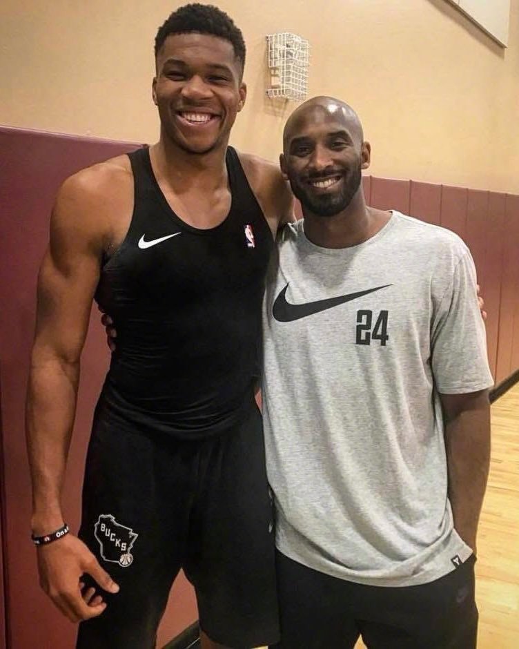 字母哥：科比教会我，你的最大弱点，往往也是你最大的优势。字母哥问科比：“你的弱点