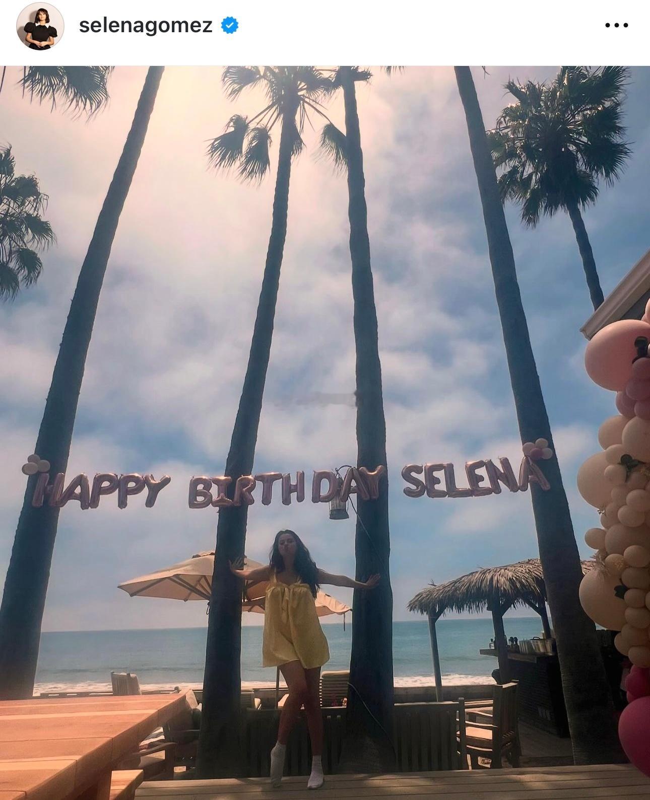 Selena Gomez跟男友Benny Blanco还有一帮朋友一起在Mali