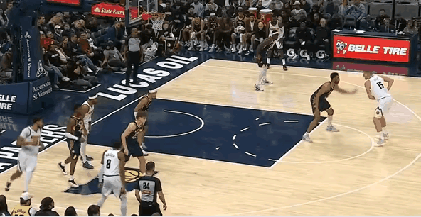 NBA梦幻脚步，在我看球初期是最牛的。奥拉朱旺，乔丹，约翰逊，这些人的脚步真的让