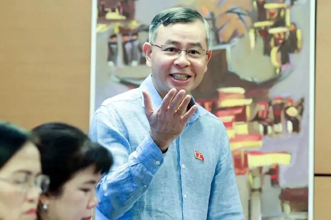 不做打工仔！越南靠外资就只能一辈子打工
 
10月24日，越南财长吴文俊在国会讨