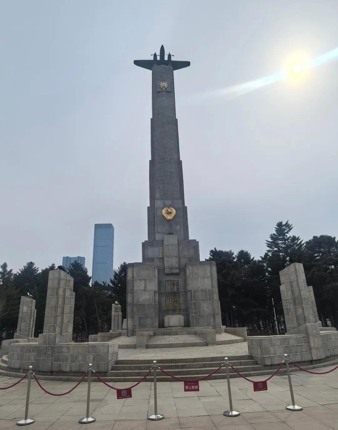 哪年到长春送孩子上学，逛了净月潭、伪皇宫以及长春市容，对城市“轻轨火车”和这个“