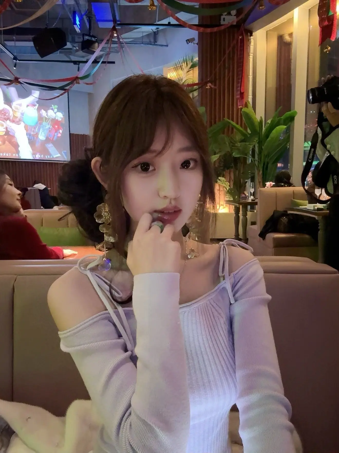 我把痛苦当玩笑话讲，直到有人哭着说这不好笑