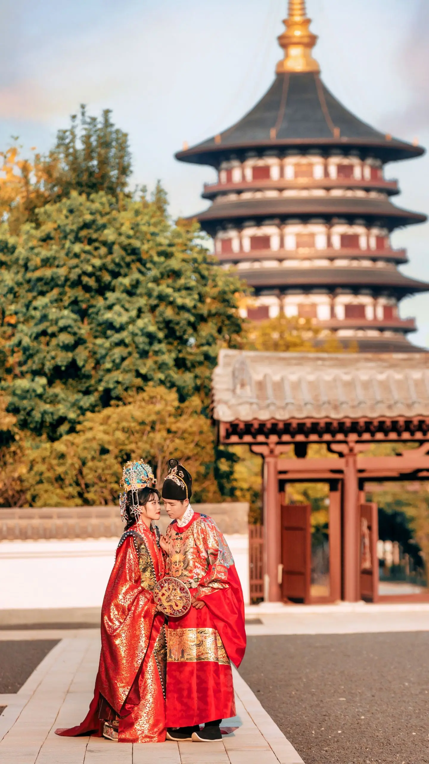 人道洛阳花似锦，偏我来时不逢春