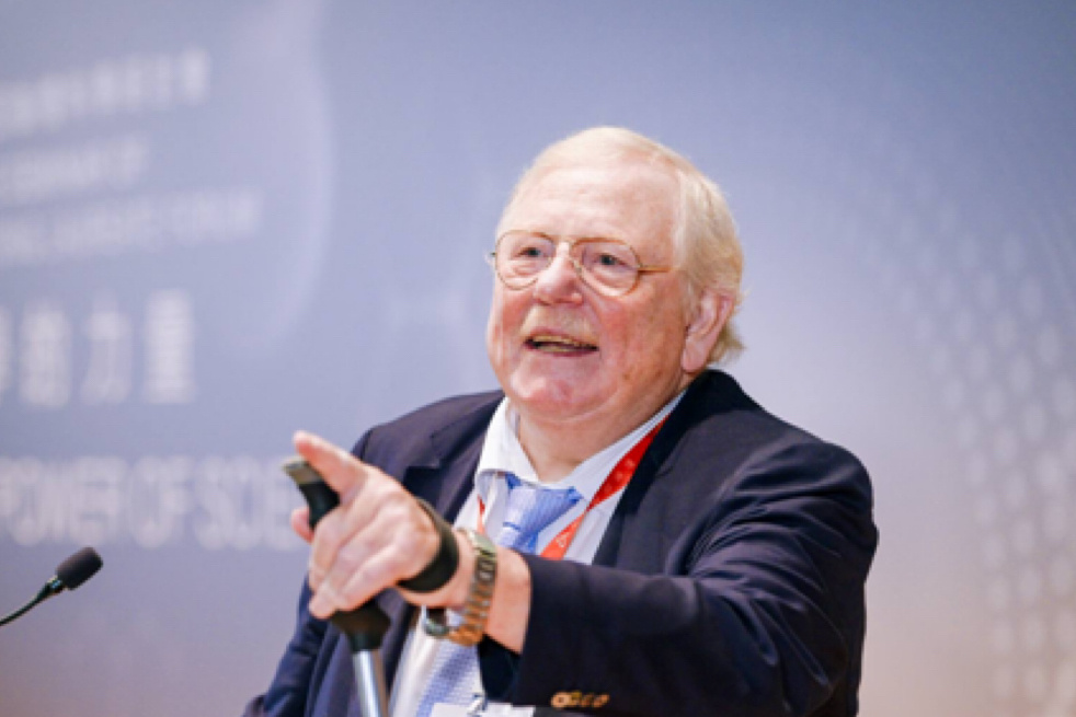 　　【诺奖得主莱因哈德·根舍：我对中国学生印象极佳】　　（中国科学报 2025-