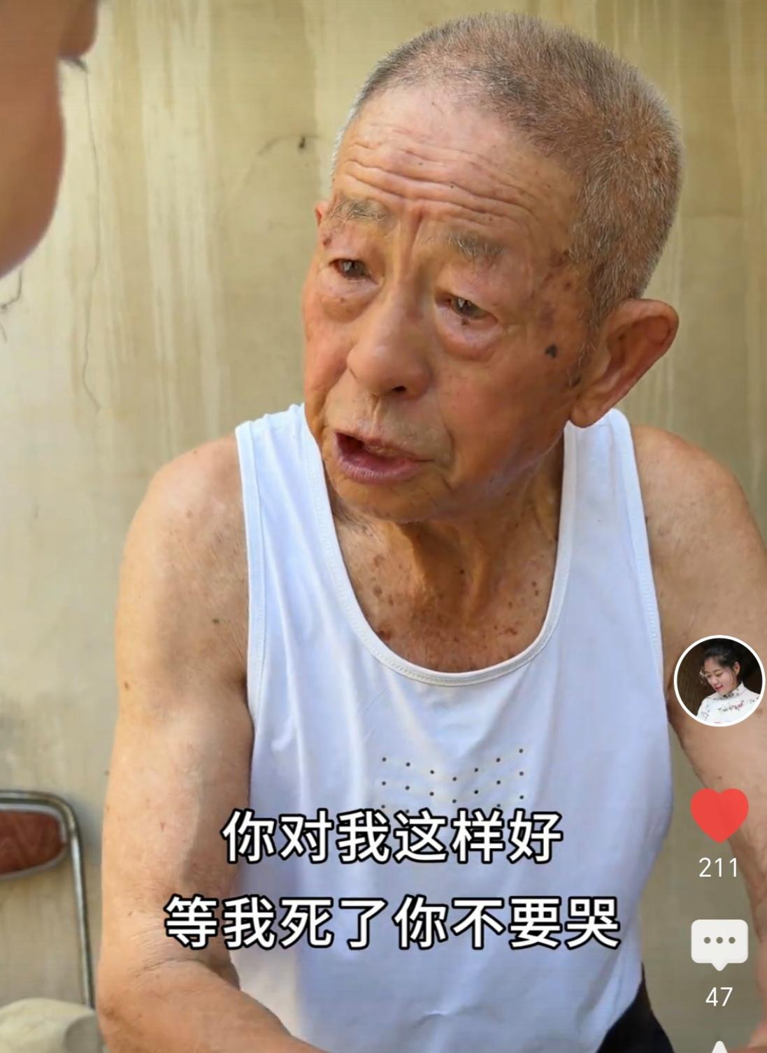 小乔的视频把我整哭了，泪流满面。
事情是这样的，盼盼那快90岁的老爹抬着洗衣机过
