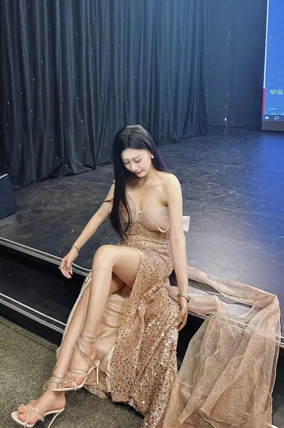 摒弃一切邪念杂念，要正心正念，内核稳定，自己才是自己的一片天。化怨为正...