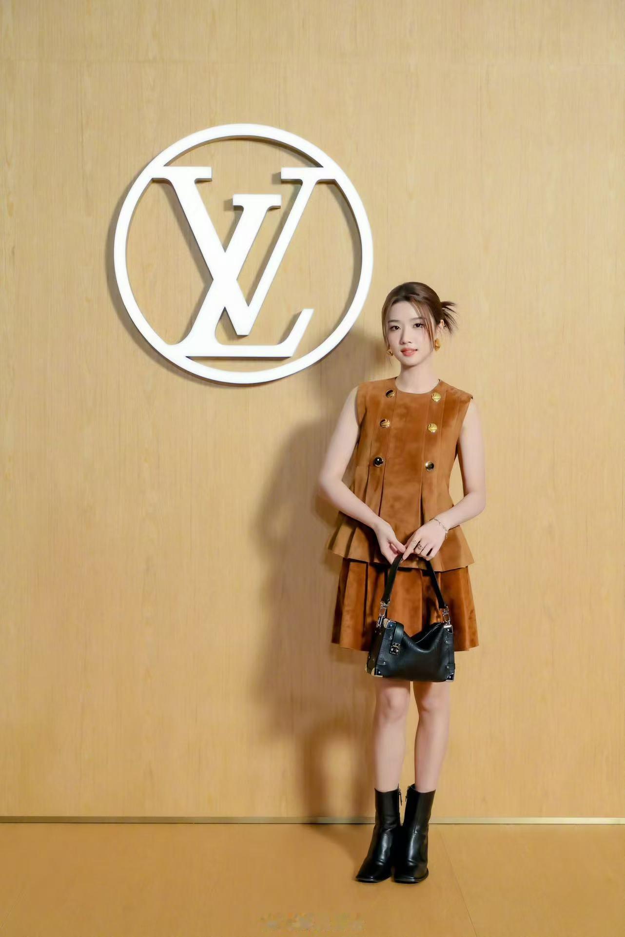 卢昱晓官宣路易威登品牌挚友，恭喜恭喜，