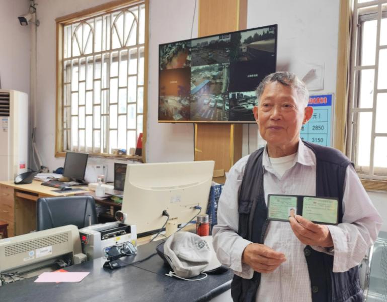 60岁以上老人，还有必要考驾照吗？过来人说出大实话

很多人都纠结：年过60，到
