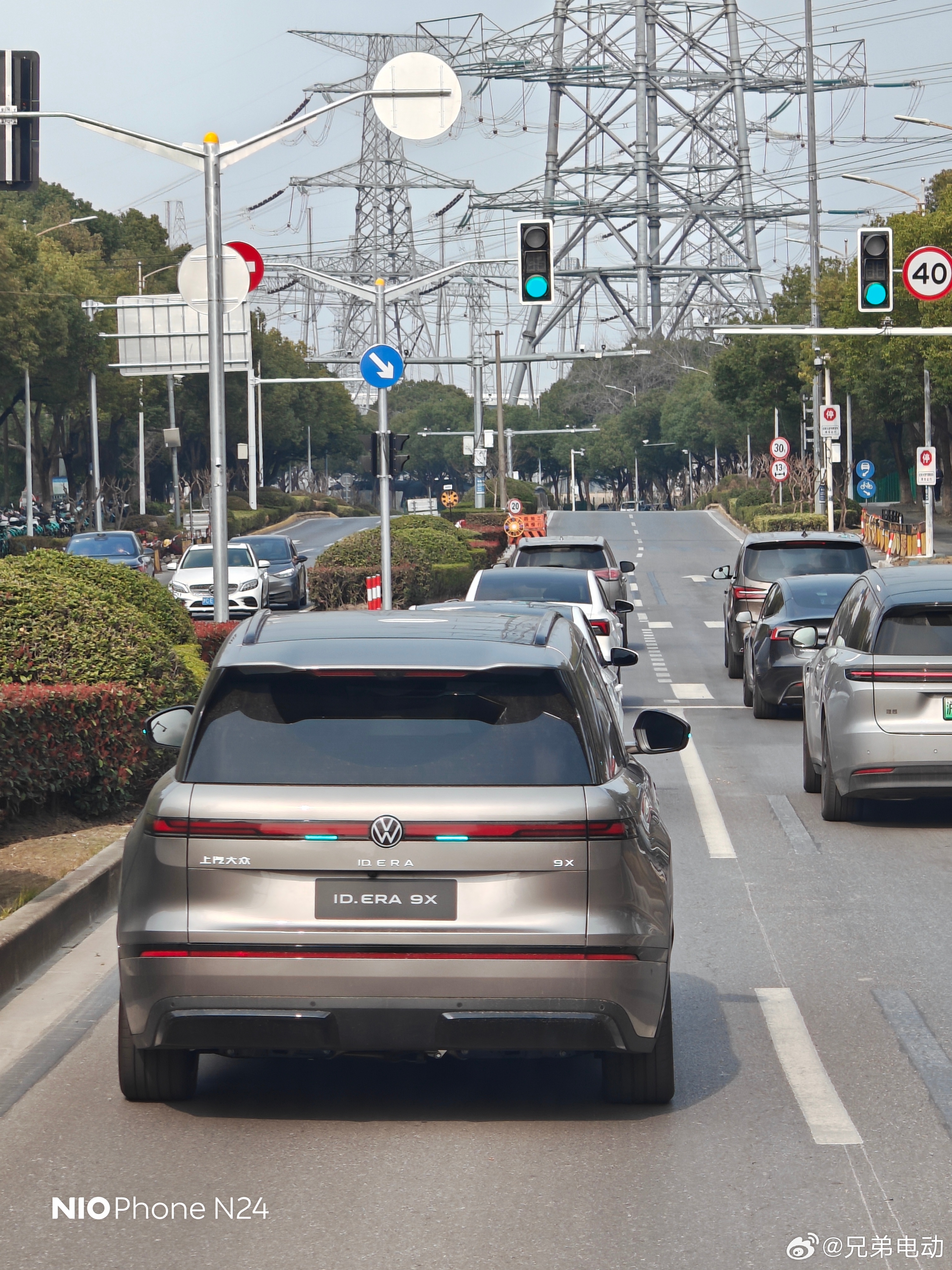 人在安亭，好玩的新车就是多，魔都揽胜又更新上汽大众揽胜9X，这车在路面体量感真好