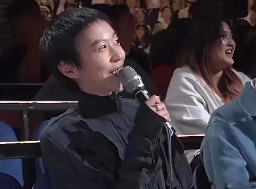 沈梦辰也是会问的，直播里一句“会不会唱王菲的歌”，直接把窦靖童问懵。 这个问题本