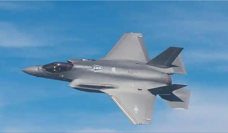 美国最终还是对委内瑞拉动手了，应该是动用了F-35隐身战机，直接进入了委内瑞拉首