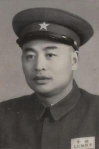 尹先炳在朝鲜生活作风出了问题，影响十分恶劣，错失本来属于自己的军衔。回国后，没有