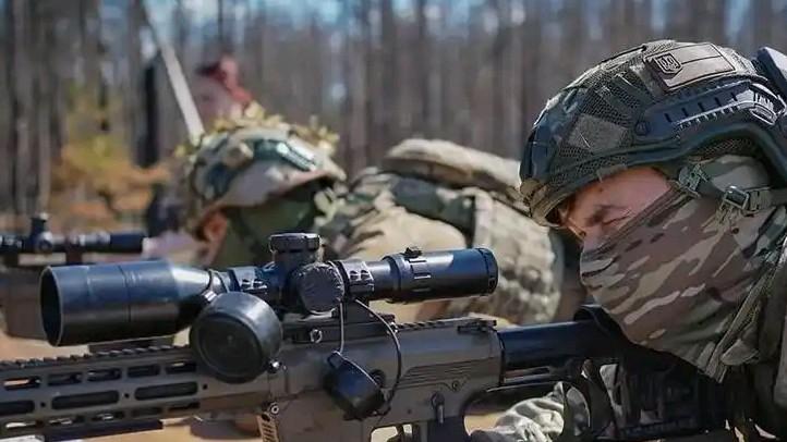 在红军城方向，俄军的猛烈打击造成许多外国雇佣兵伤亡，由于这些雇佣兵通过无线电频道
