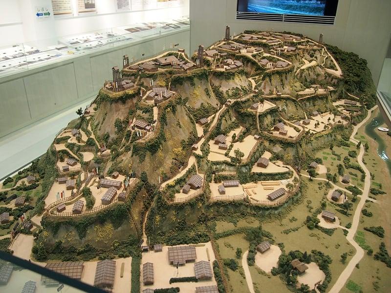 为什么攻城武器在日本从未真正流行起来？
　　投石机之类的武器对付这种城市几乎毫无