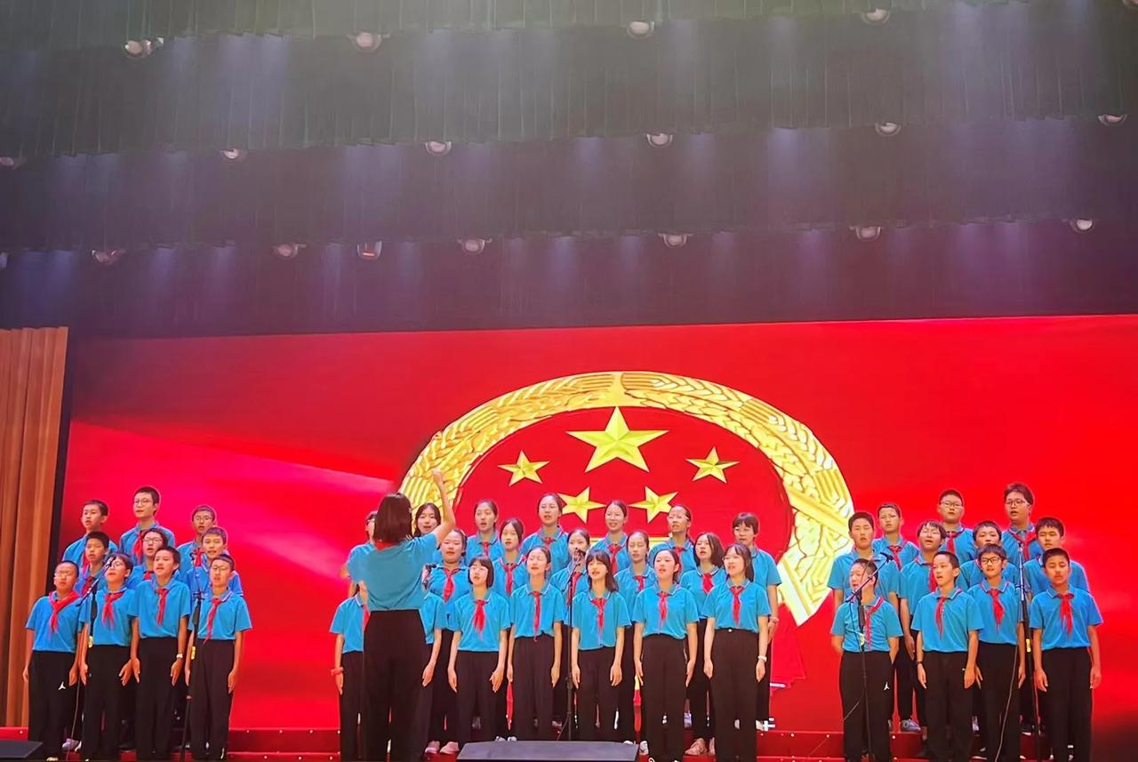 孩子们在歌唱祖国，喜迎国庆。#秋日生活打卡#