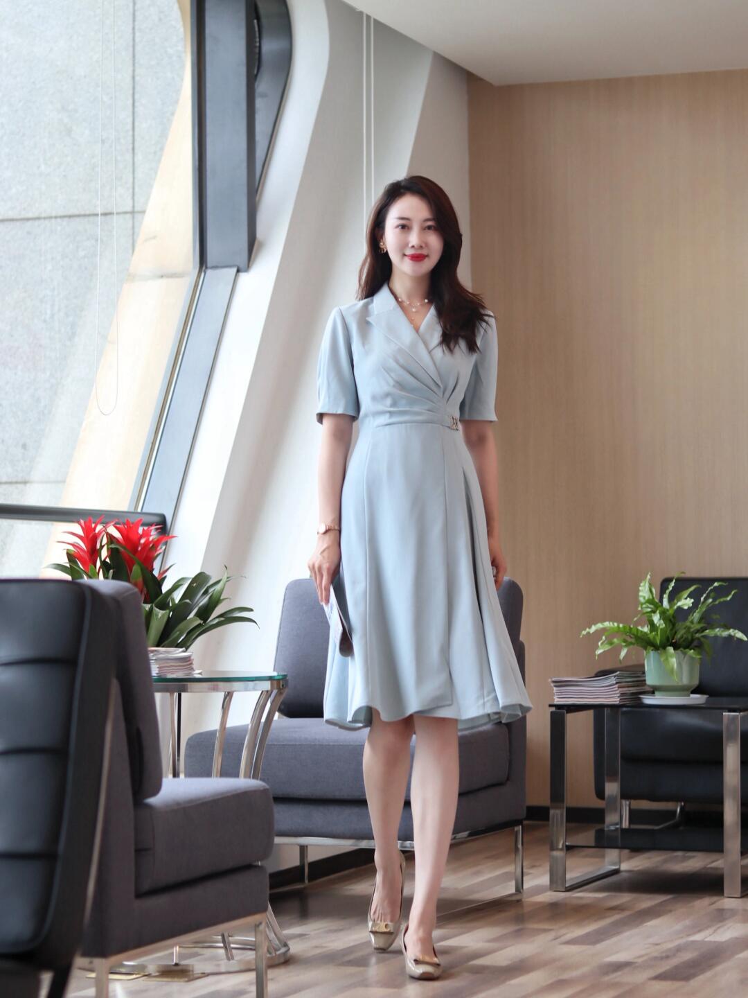 178律师姐姐| 最新钟爱降温蓝色系穿搭