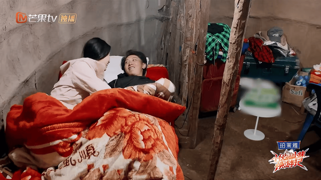 真给黄子韬徐艺洋把床搬来了这期真的是我能看的吗！黄子韬徐艺洋真的把床搬来了，两人