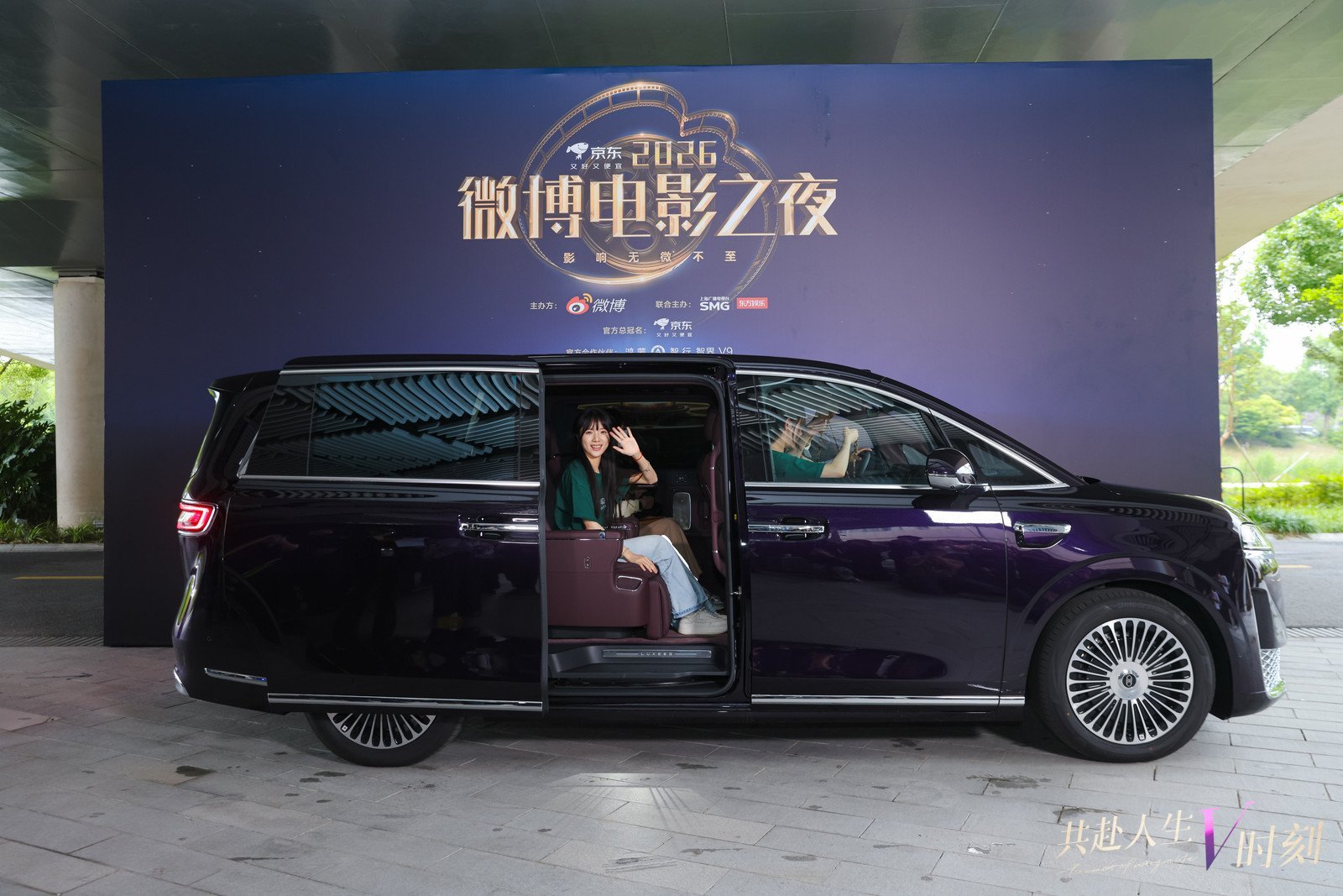 李思潼喜欢惠英红 看到李思潼和惠英红携手亮相，真的会被这种跨越辈分的惺惺相惜打动
