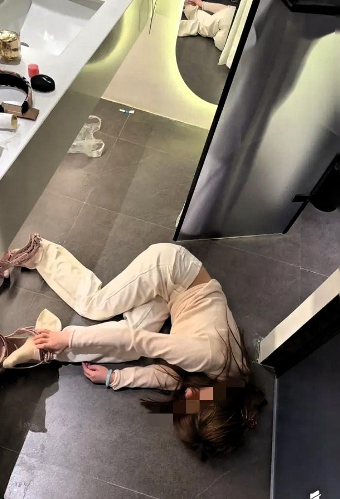 奉劝大家，中午和晚上，
千万不要为了减肥而不吃米饭，米饭是很重要的碳水，超过7天