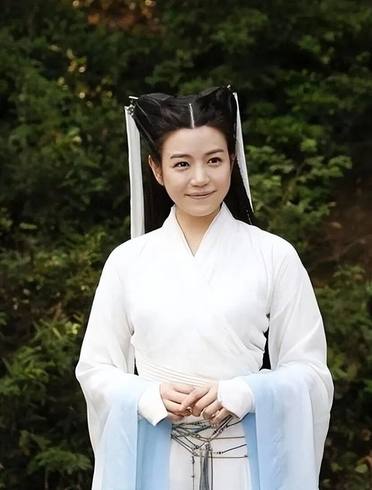 陈妍希坦荡聊神雕侠侣能坦然聊起自己争议最大的作品，陈妍希这份心态很难得。《神雕侠