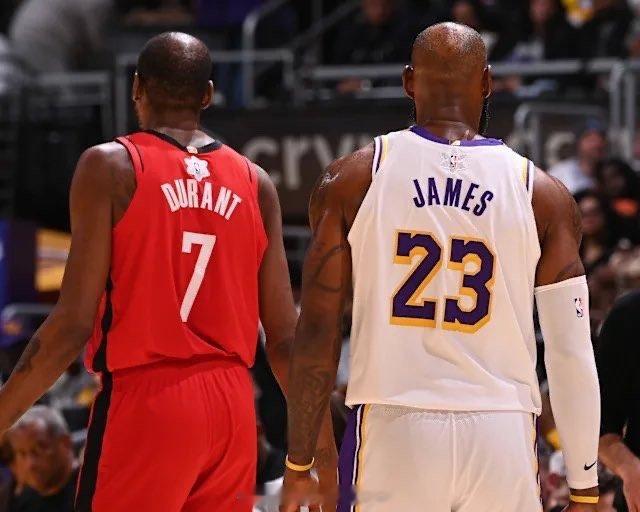 记者：关于包夹杜兰特，看起来你们在最近几周处理得更好了。除了包夹前的快速出球，你