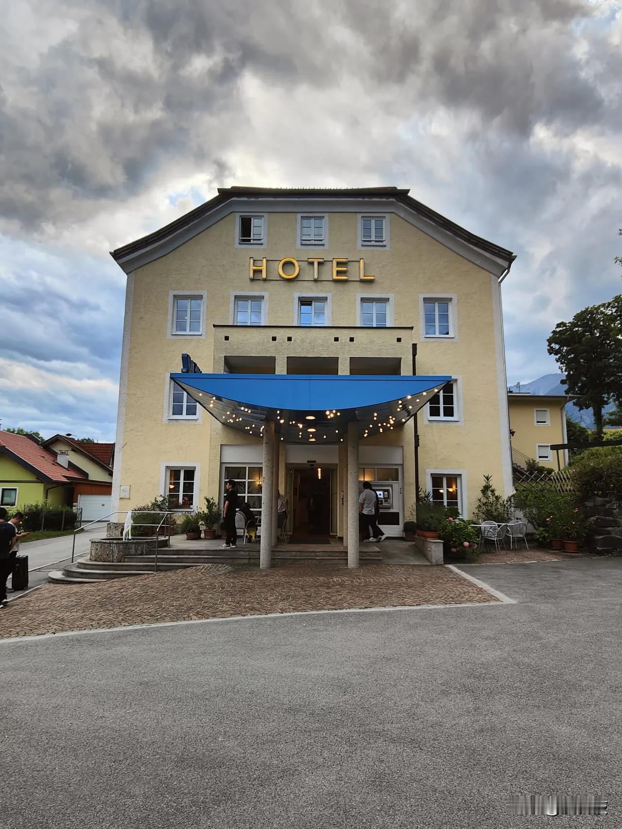 让人感觉时间停滞的奥地利小旅馆

虽然小，也是四星级。这样的硬件条件，在中国肯定