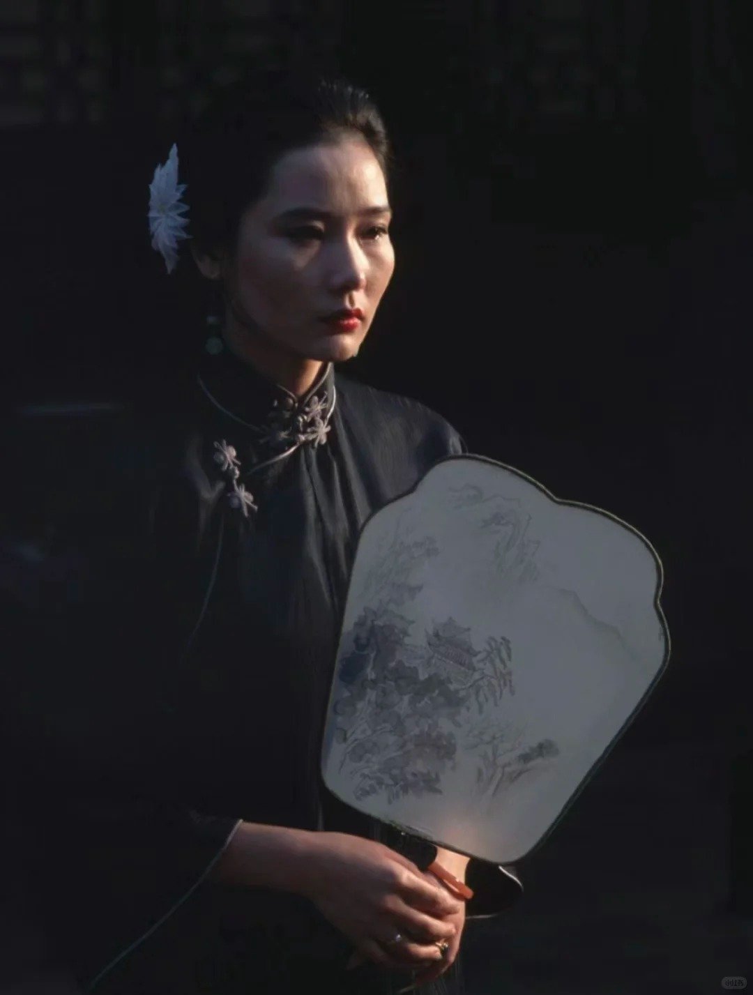 何赛飞这情绪切换绝了无限超越班 短短几分钟，从隐忍到决堤。这种情绪的层层递进和瞬