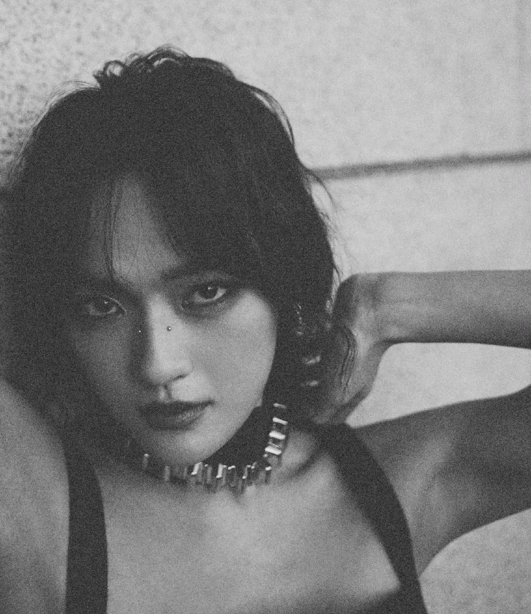 文淇这段采访，上热搜了。十五六岁的小姑娘，拍戏跳了脏湖水不幸感染，去做妇科检查。