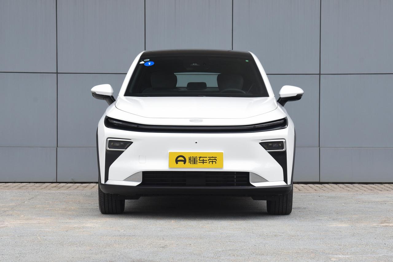 真搞不懂吉利是怎么想的，增程现在都没那么火了，还偏偏出个博越 REV。它家插混技