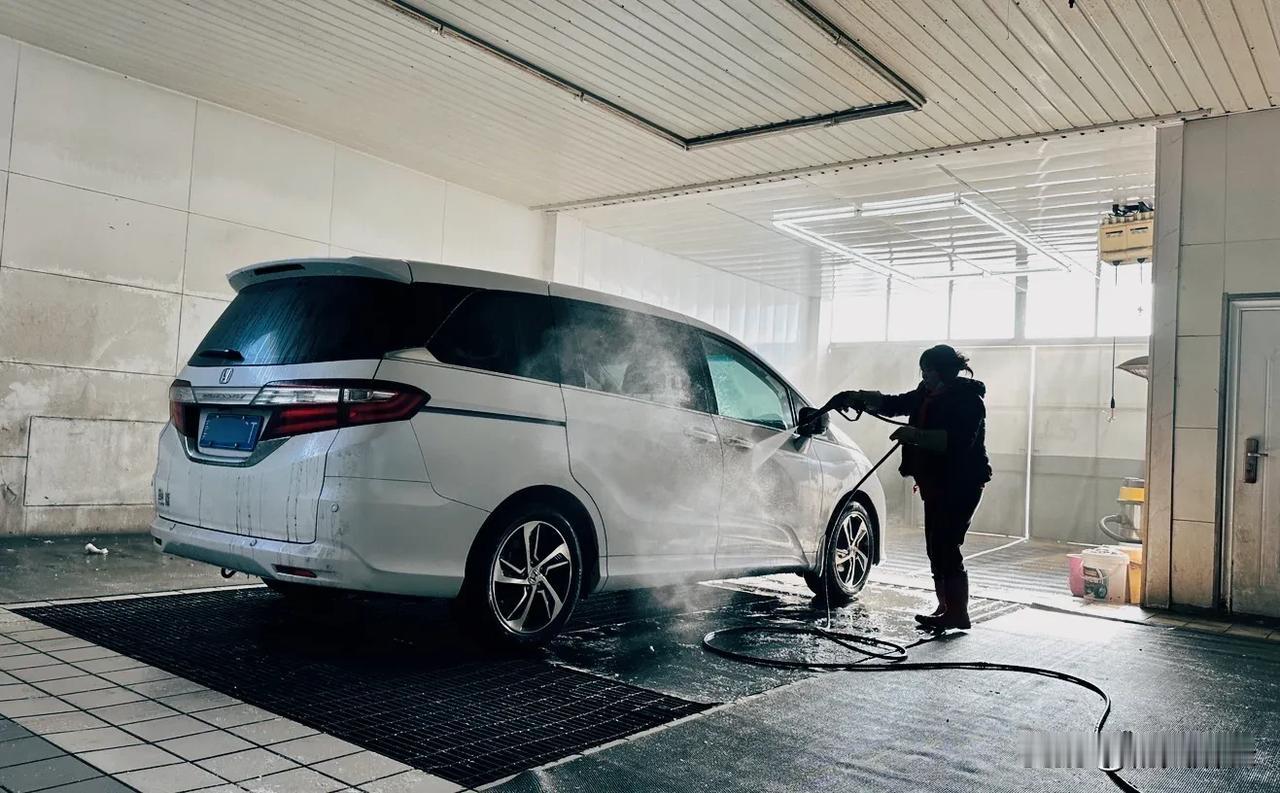 2024年的一个小计划：买一辆属于自己的第一辆电车。

虽然这么多年开了很多新能