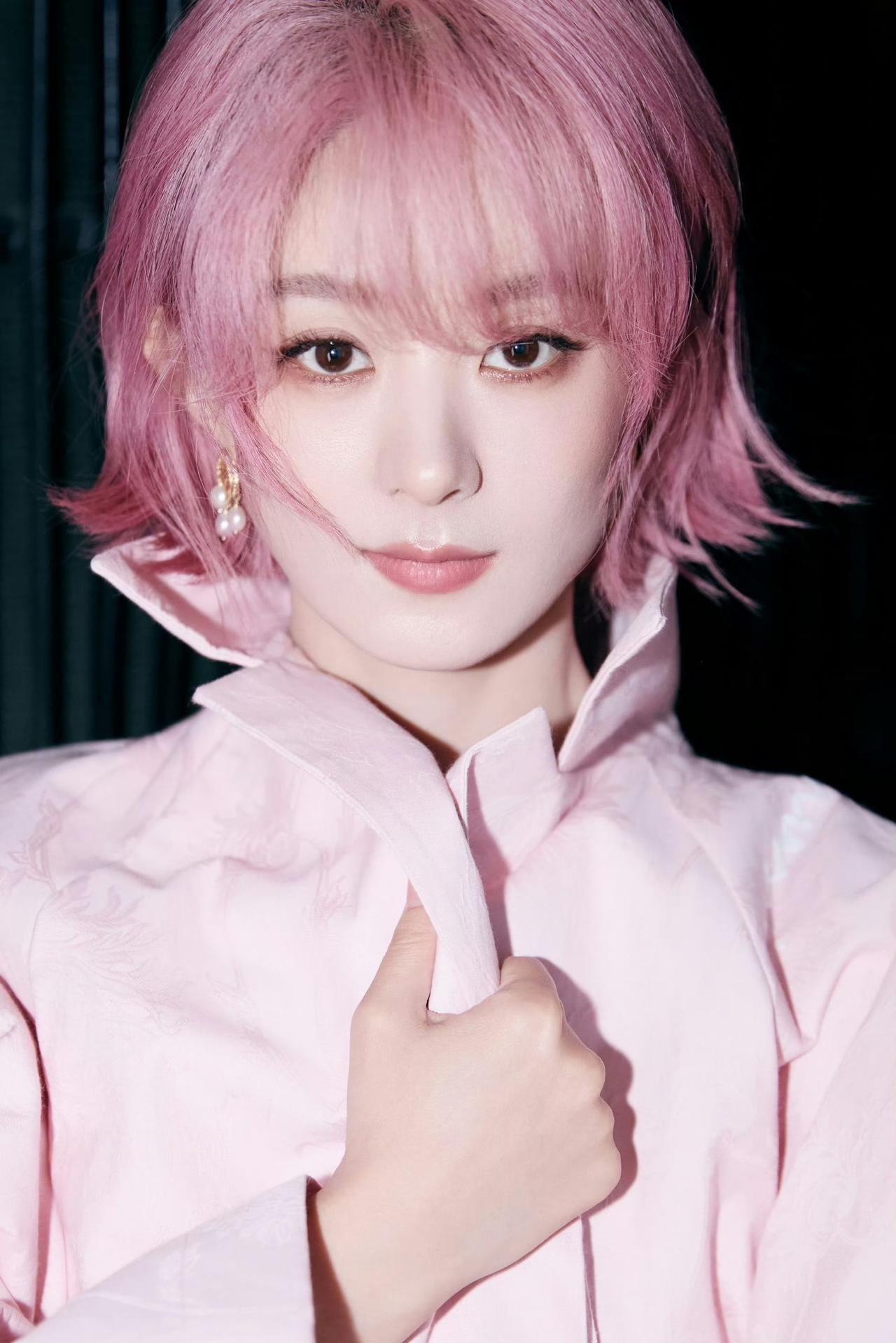 赵丽颖的粉色浪漫：粉发配粉衣，是刻在骨子里的灵动与惊艳
 

 
当赵丽颖遇上粉