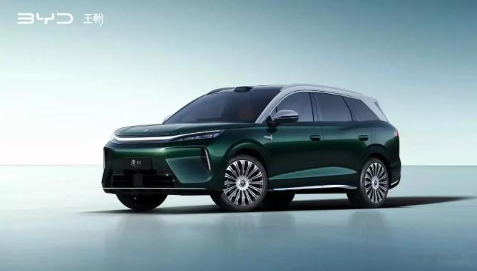 首发星际双屏，续航达850km，比亚迪第三代唐成都车展亮相，据官方透露，第三代唐