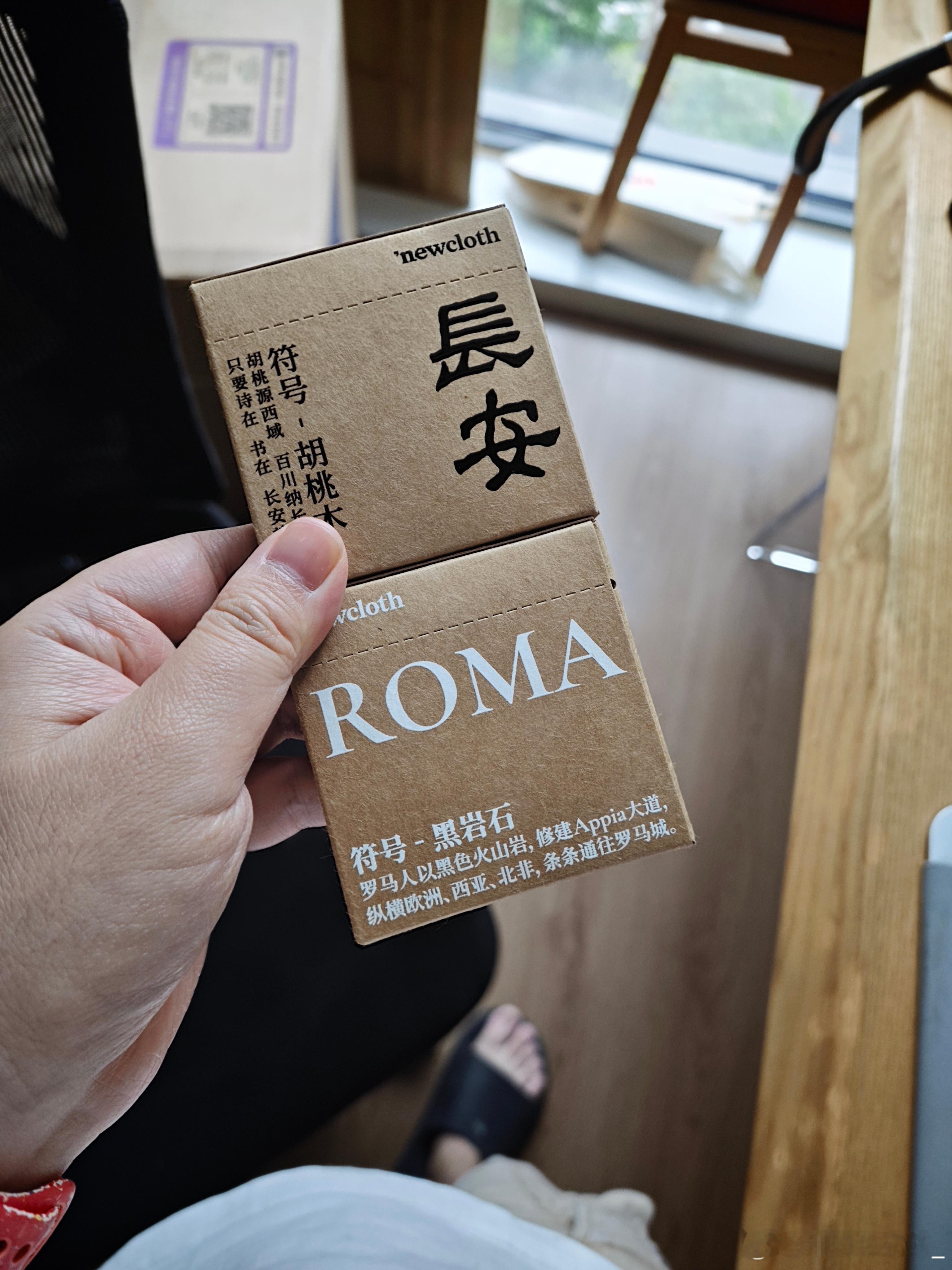 今天收到了的手机磁吸支架，不得不说，质感确实可以，装上手机也很好看。如果价格合适
