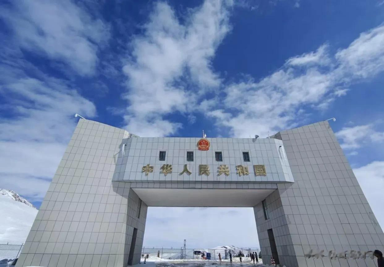 第一次近距离感受到祖国边界国门的雄伟壮观！
  #爆料#