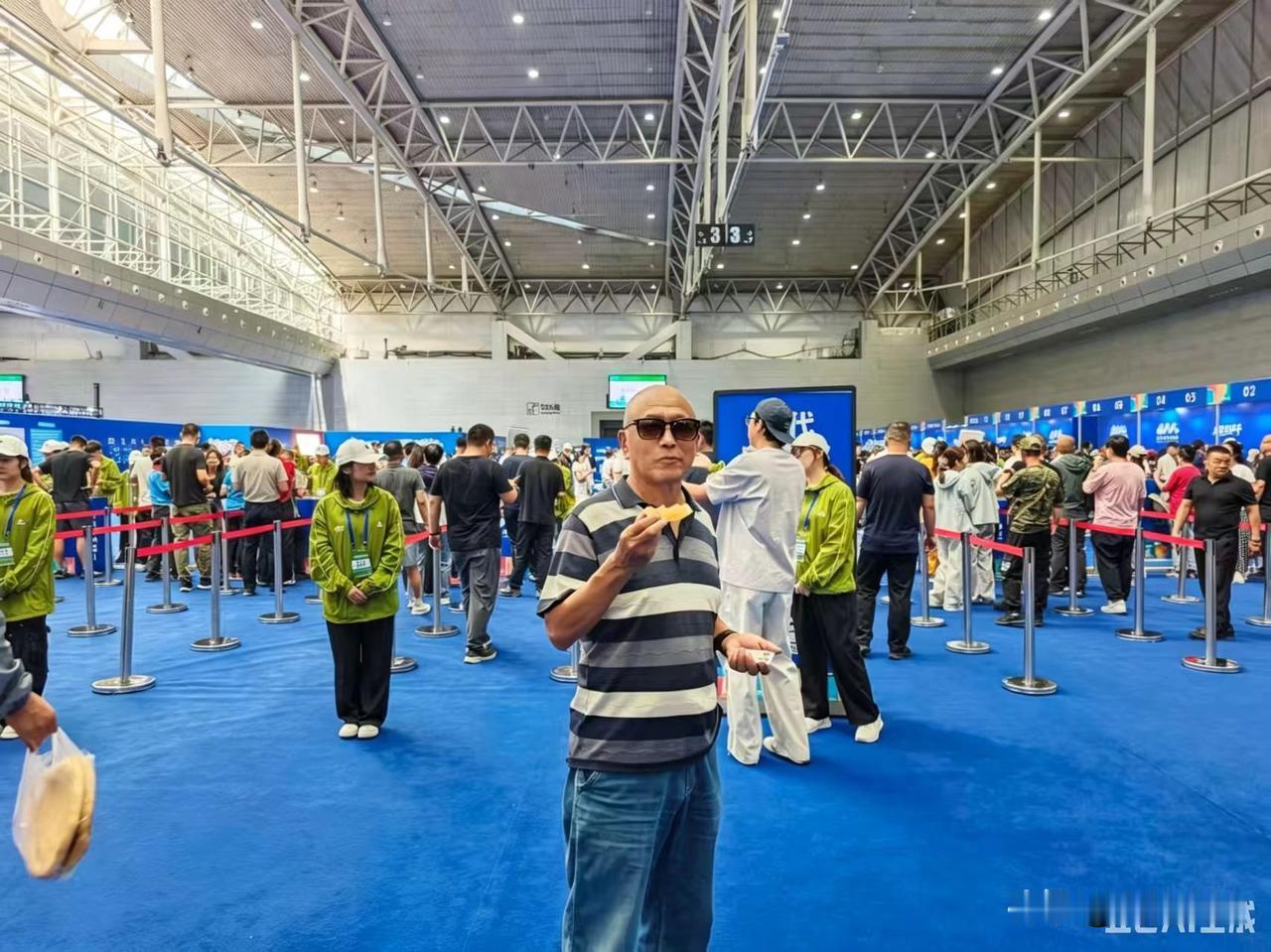 我自信，明天的马拉松，可以轻松完赛——
 
2026乌鲁木齐马拉松，明天早上7: