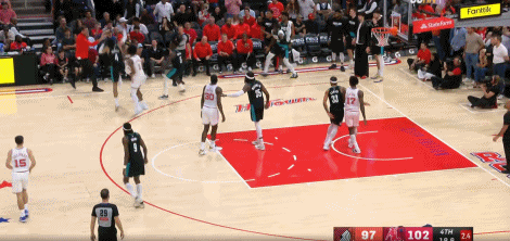 死神来了！杜兰特关键中投带走比赛！
在今天NBA常规赛火箭对阵开拓者的第四节比赛