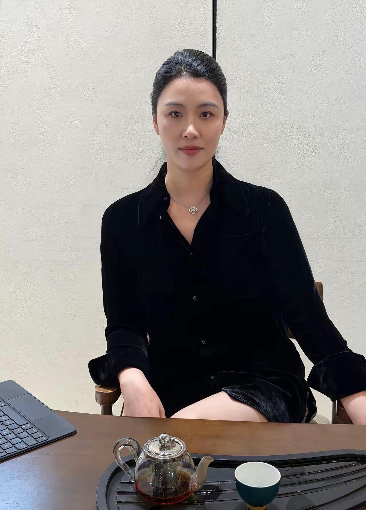 你们眼中漂亮女生是怎样的万般皆下品，惟有品茶高。忙完一天了，不如坐下来喝杯茶，放