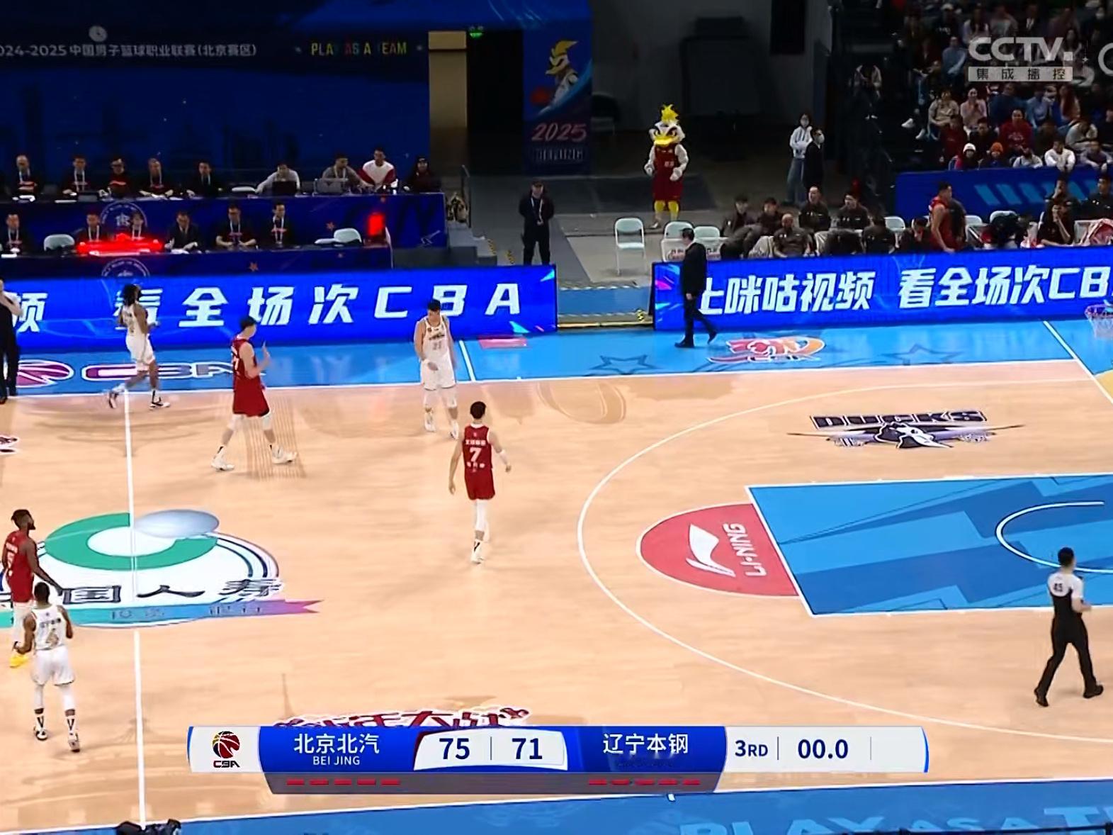 辽宁客场对北京三节比赛结束辽宁队暂时落后4分 
