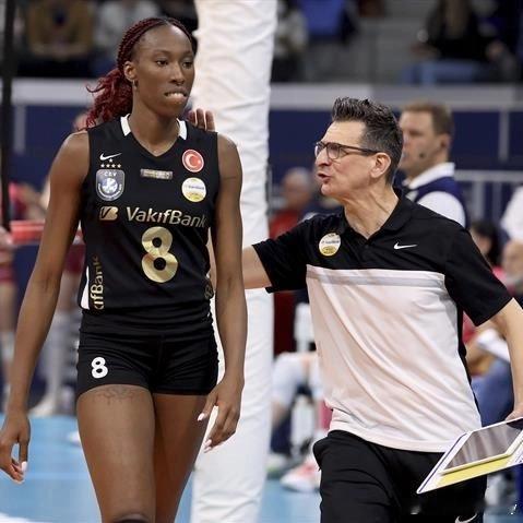 埃格努表示：“出国打球，我希望与圭代蒂这样优秀的教练共事，并与加比这样的队友并肩