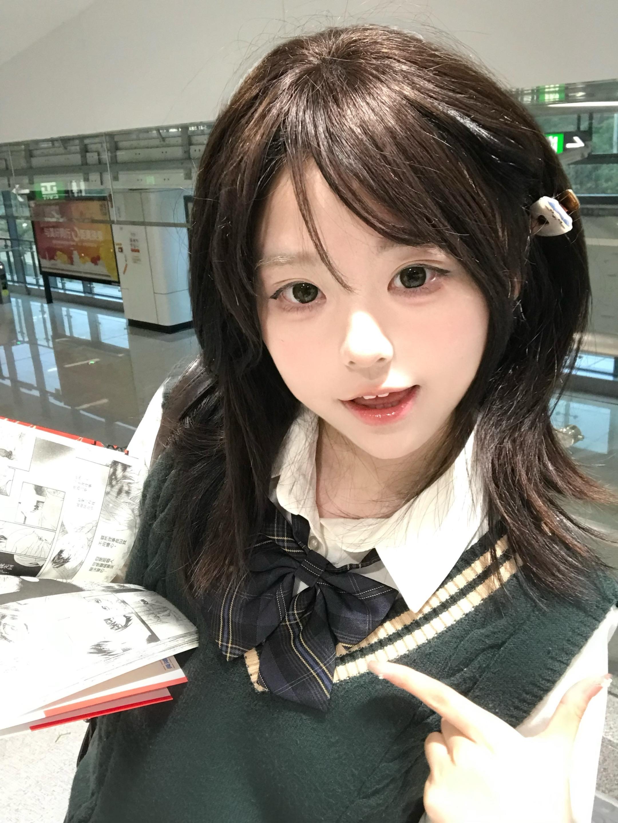 存点jk拍照姿势！！很少穿马甲➕格裙呢！给老婆们点拍照tips～ 穿搭...